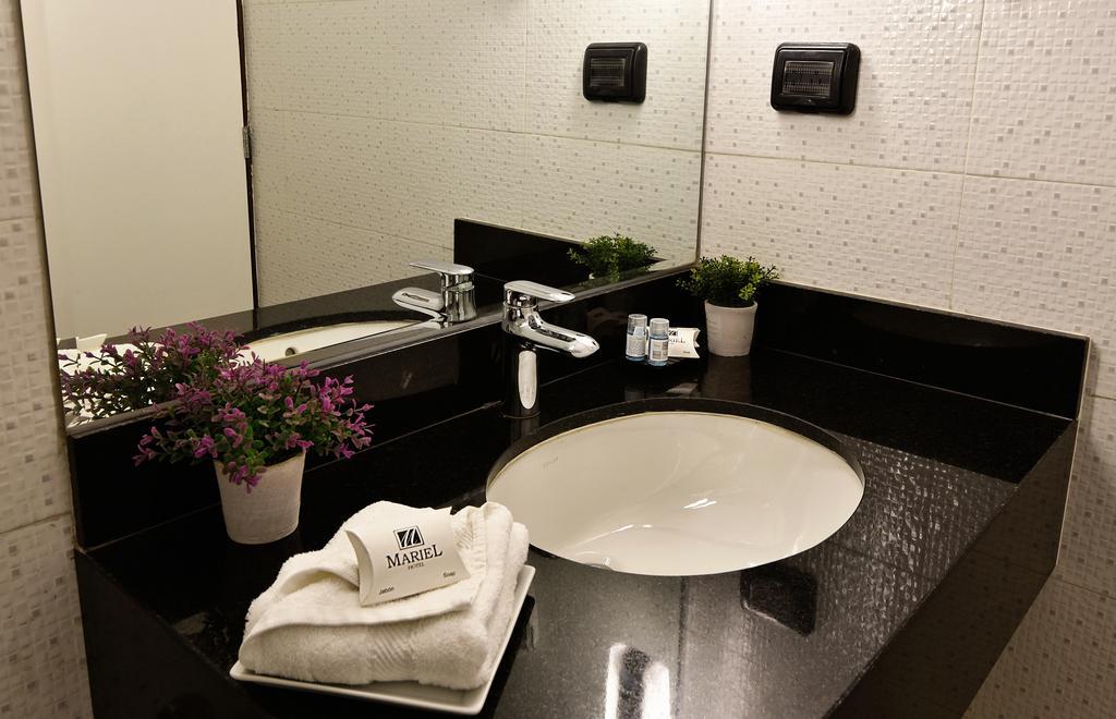 Quarto com Cama King-size e Vista da Cidade